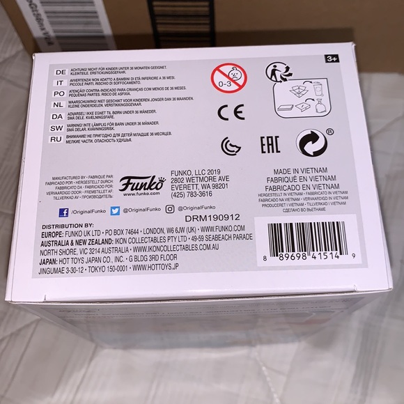 Vaulted Mister Rogers w/Daniel Tiger Beautiful Day in the Neighborhood Funko Pop - Picture 8 of 8